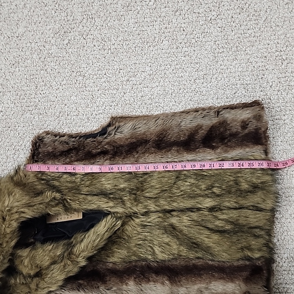 Faux Fur Hooded Vest - Picture 12 of 16